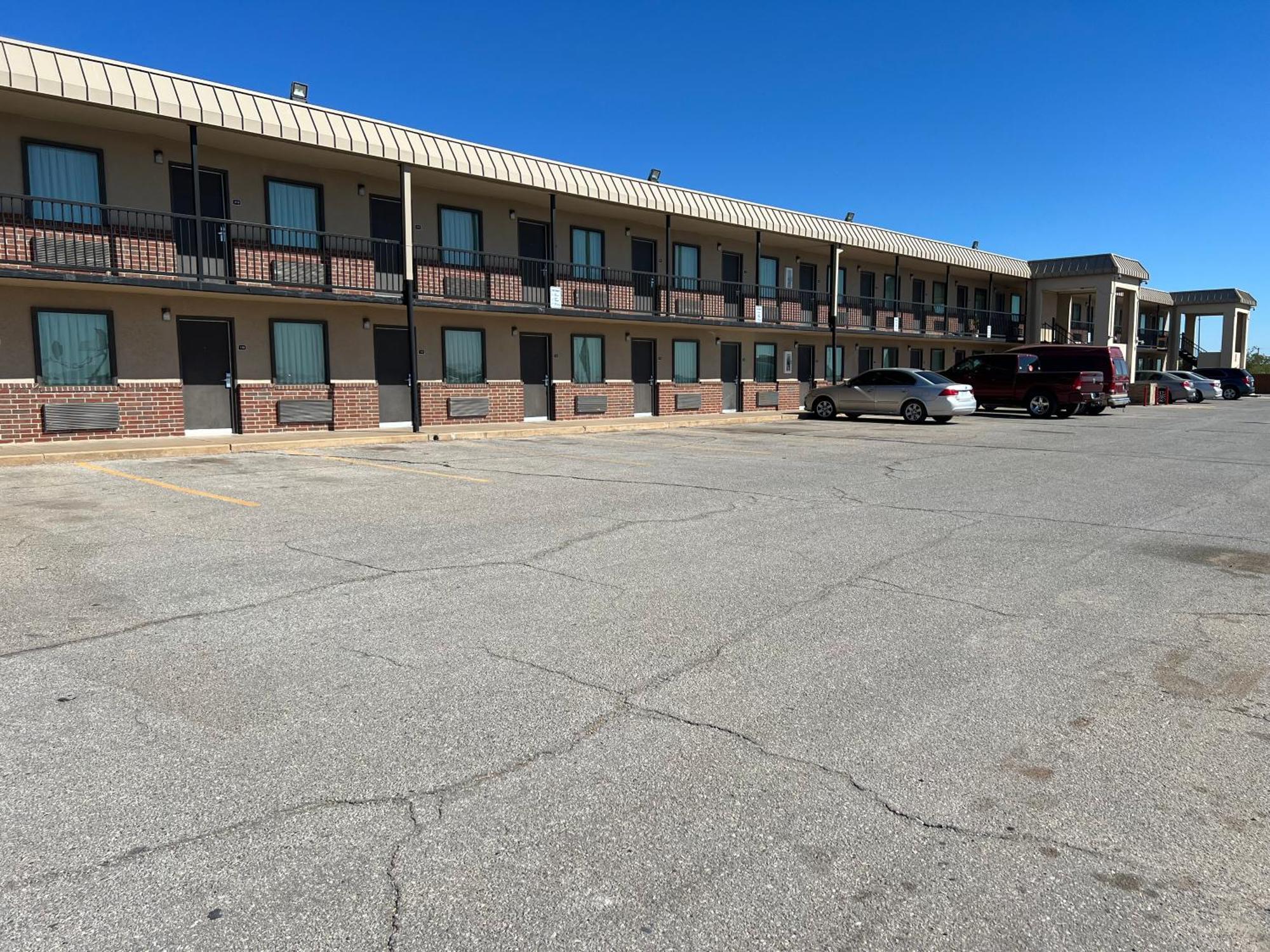 Hotel 81 El Reno エクステリア 写真